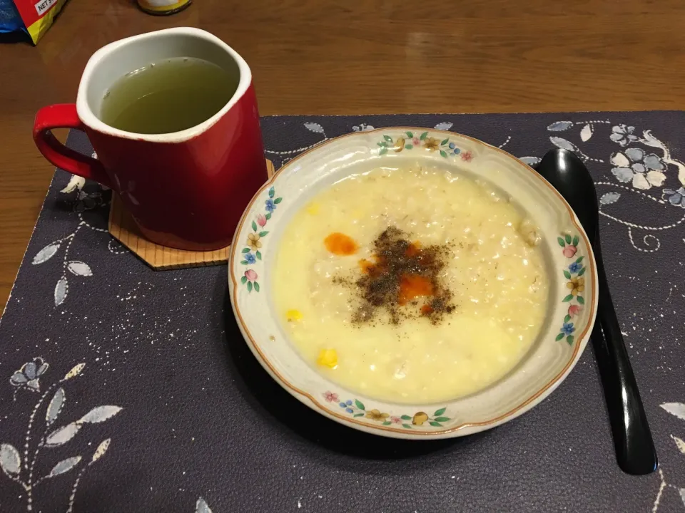 オートミールチーズリゾット、熱い日本茶(朝ご飯)|enarinさん