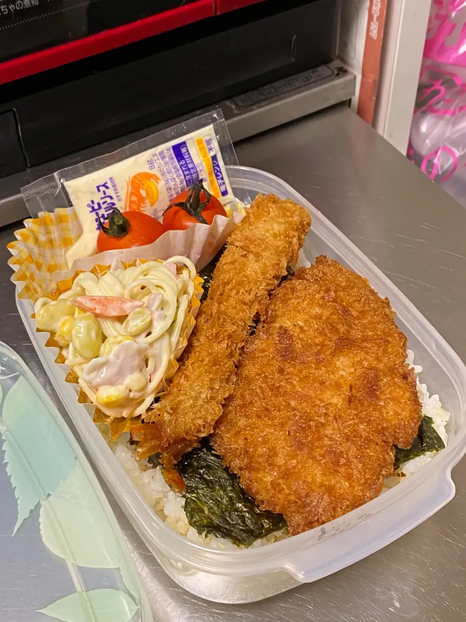 娘　弁当　白身魚・海老フライ|みちくんさん