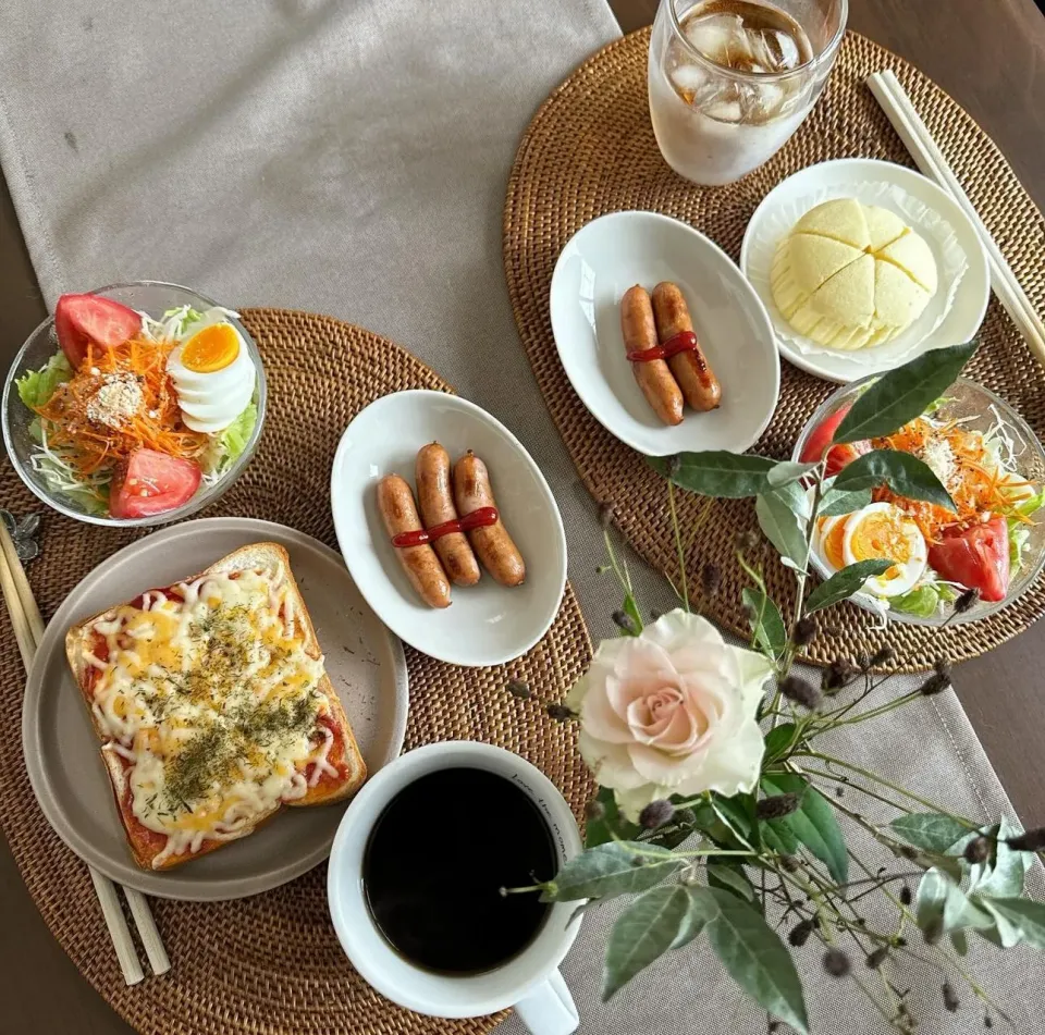 9/1❤︎今日から9月…休日モーニング🌱

・ 麻布十番モンタボー旨麦食パン
・ チーズトースト
・ ポケモンミルク蒸しパン
・ 燻製屋ソーセージ
・ グリーンサラダ🥗|Makinsさん