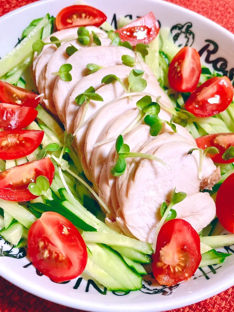 お昼は自家製鶏ハムサラダ🥗 ͛.*|もふティーさん