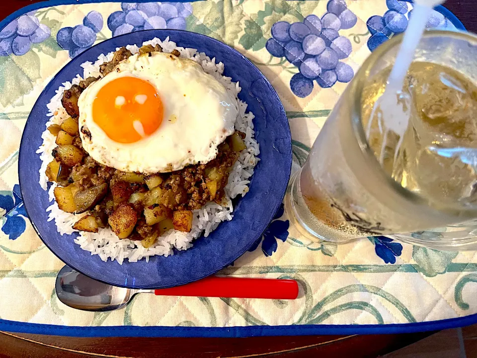 香港マカオ🇭🇰家庭料理🥘ミンチ〜で乾杯🥂|ワイントンさん