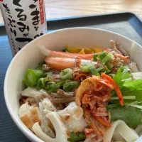 Snapdishの料理写真:ごまとくるみがたっぷり 味噌つゆで平麺ぶっかけうどん◥█̆̈◤࿉∥|てるみさん