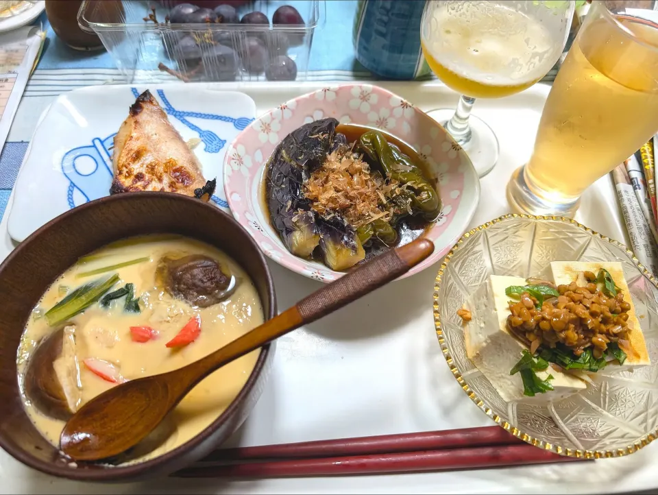 Snapdishの料理写真:8/22（木）夕食。
赤魚の粕漬け。
茶碗蒸し。
ナスとピーマンの煮浸し。
冷奴。|へいちゃんさん