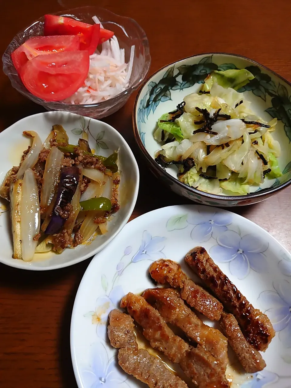 豚肉スティック
茄子とピーマンひき肉炒め
キャベツと塩昆布
大根サラダ|ぱやさん