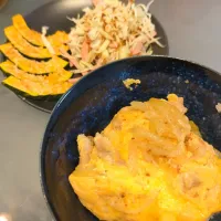 Snapdishの料理写真:親子丼
キャベツとハムのサラダ
かぼちゃのパン粉焼き|asryh♡さん