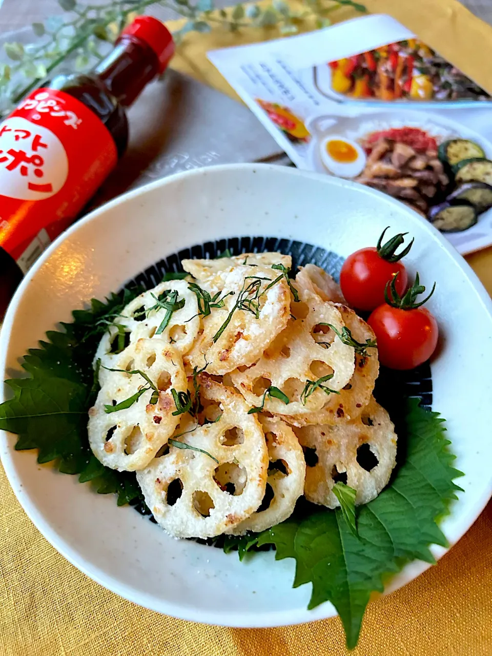 Snapdishの料理写真:【食卓を紡ぐおたより便】トマトユズポン de れんこんチップス|まなまな♡さん