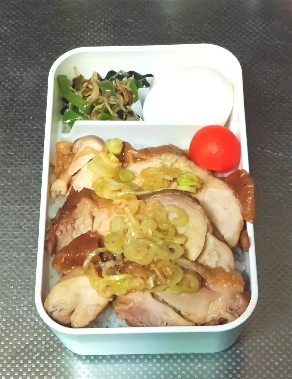 Snapdishの料理写真:鶏ネギチャーシュー丼弁当|黒川克博さん