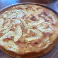 Snapdishの料理写真:フランススタイルのリンゴケーキ/French Apple Cake|Sayaka Jinsenji Huletteさん