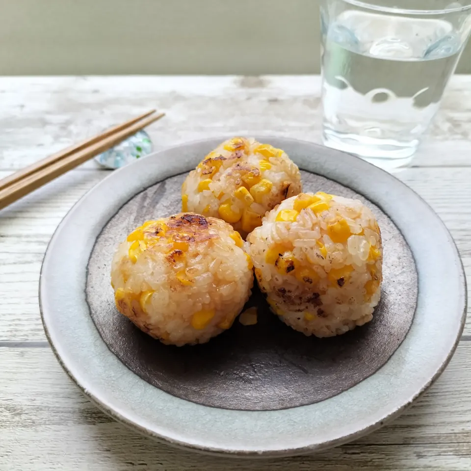 とうもろこしご飯で焼きおにぎり|りんこさん