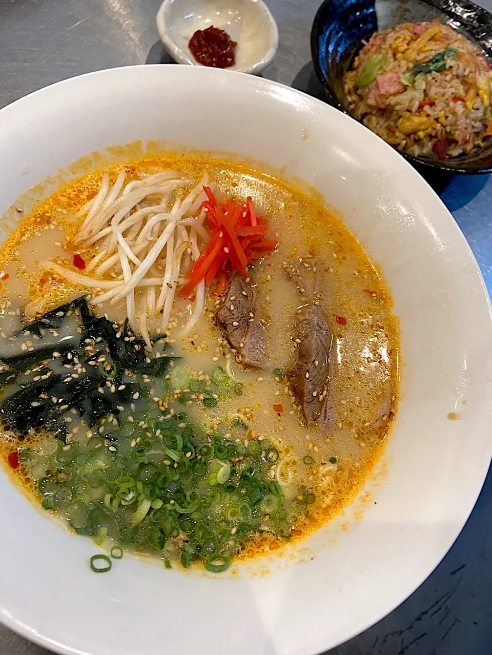 辛味噌豚骨ラーメン&ミニレタス炒飯|どんちゃんさん