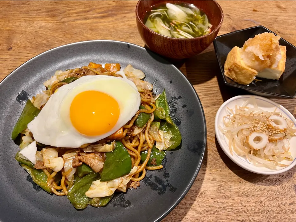 目玉焼きのっけ焼きそばなお夕飯|Riccaさん