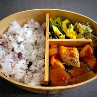 Snapdishの料理写真:チキンのトマト煮弁当| たろさん