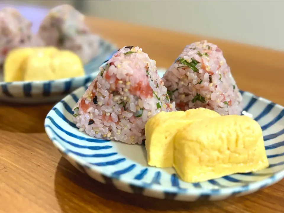 梅と大葉の混ぜごはんのおにぎり🍙|ふくすけ食堂さん