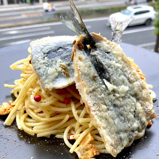 Snapdishの料理・レシピ写真:秋刀魚のせペペロンチーノ｜秋刀魚の季節がきましたね〜♪