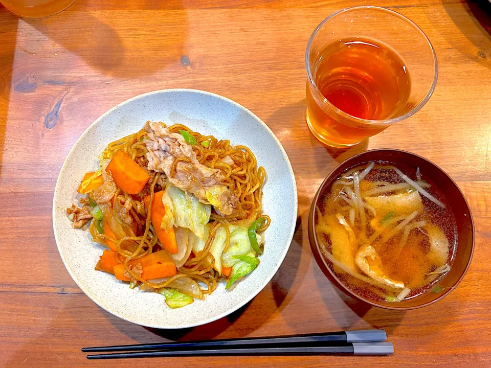 パパご飯(焼きそば、玉ねぎ味噌汁)|cocomikaさん