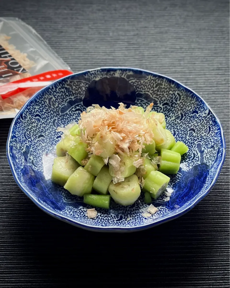 Snapdishの料理写真:讃岐のオクラ 茹でて鰹節|まる(丸大豆)さん