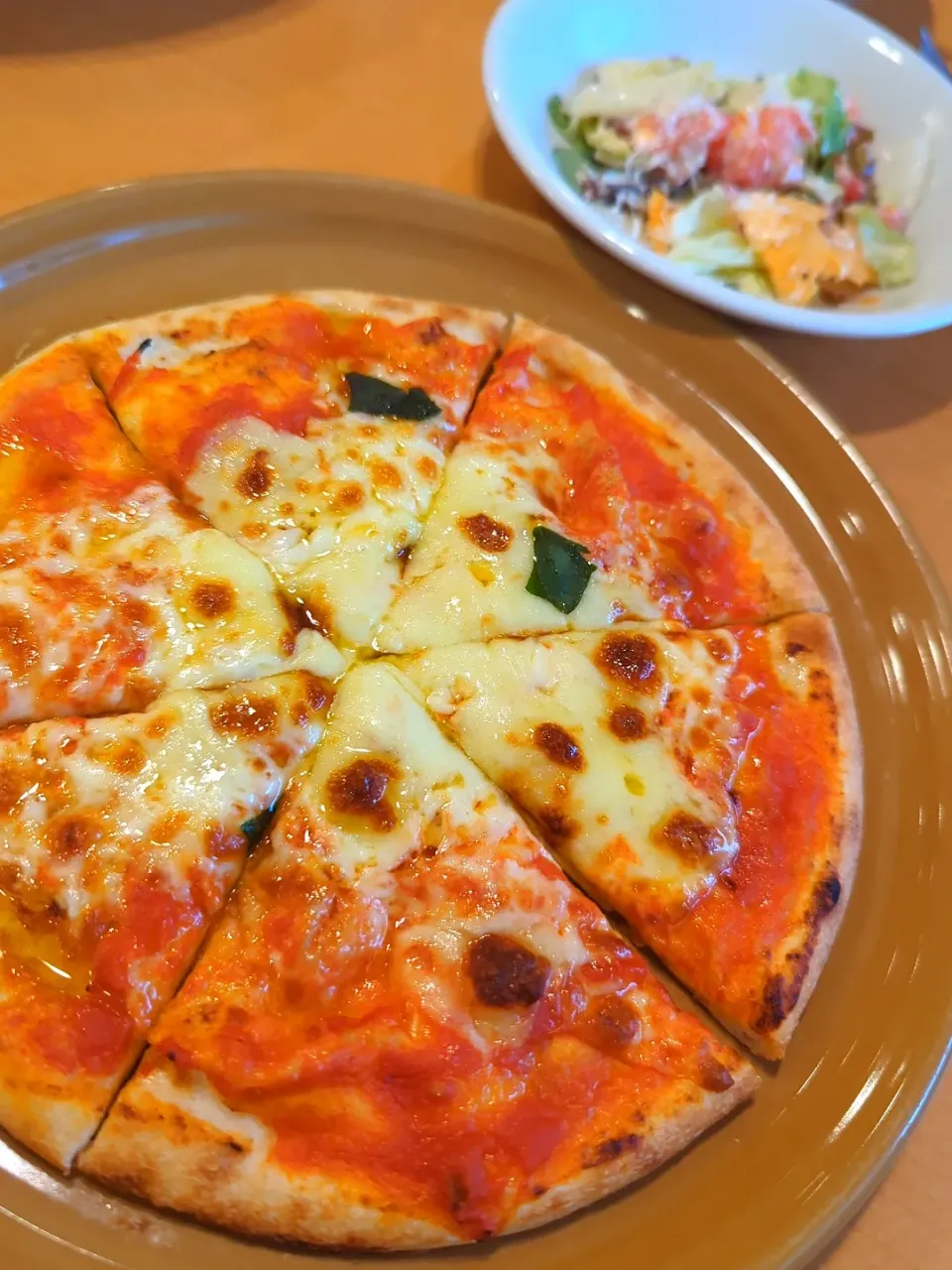 COCO'Sのマルゲリータピザ🍕😋|みぽりん♪さん