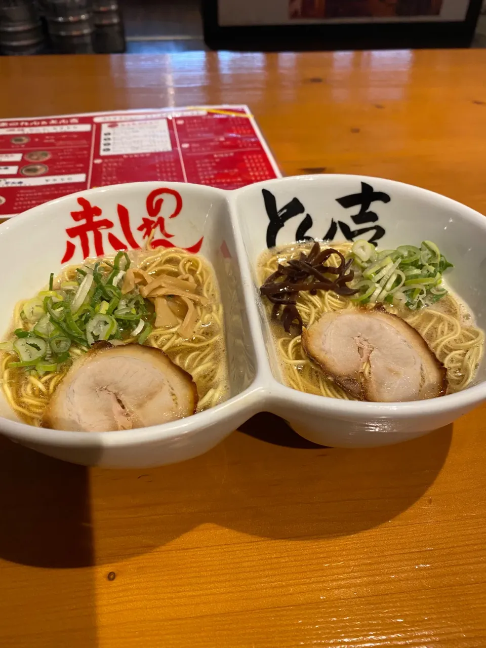 Snapdishの料理写真:福岡県福岡市　赤のれん&とん吉の食べくらべラーメン|タカちゃんさん