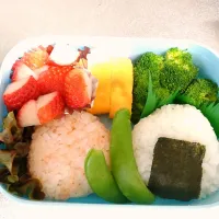 Snapdishの料理写真:おにぎり弁当🍙|アボカド🥑さん