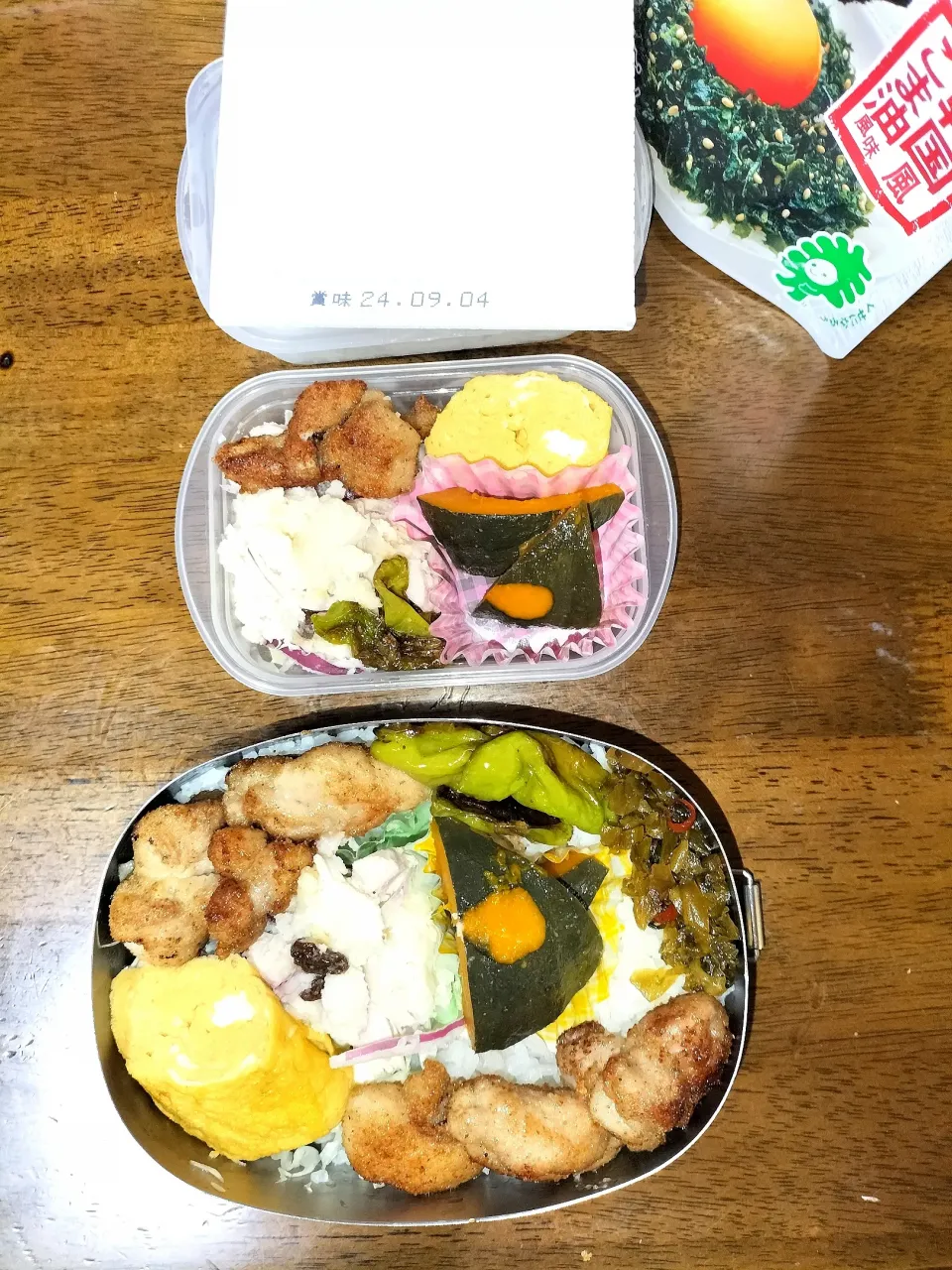 旦那　私弁当🍱
　唐揚げ〜
　私は納豆😄|miimiさん