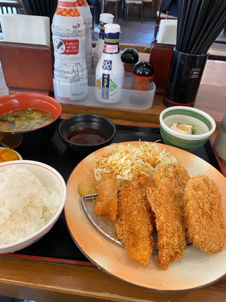 大阪市生野区林寺　街かど屋のサービスランチミックスフライ定食|タカちゃんさん