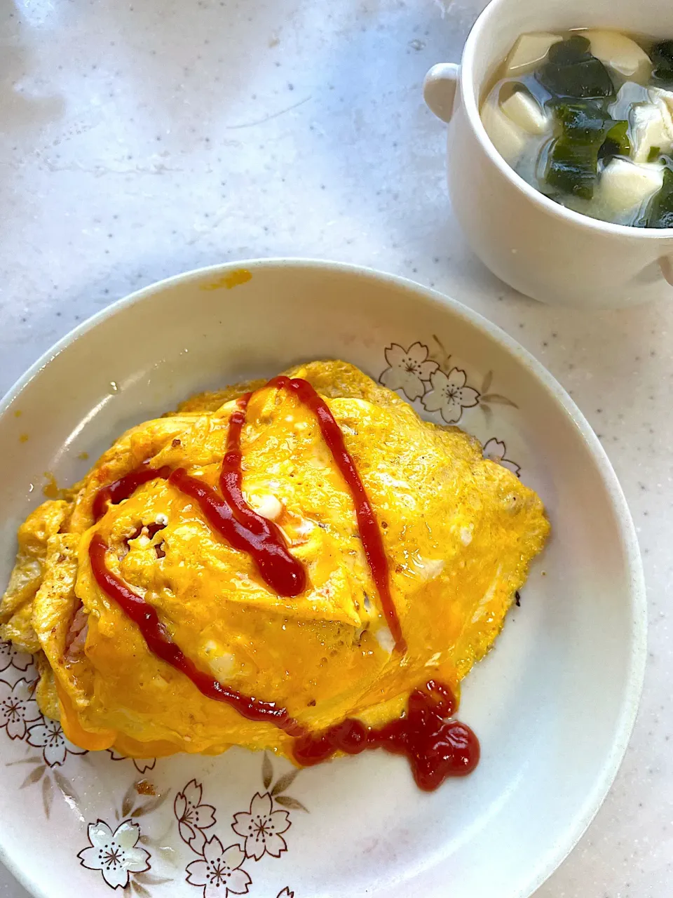 オムライス、味噌汁|ビスケットさん