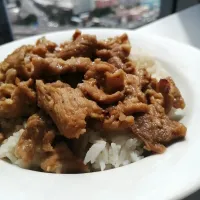 Snapdishの料理写真:ニンニク豚丼|Slidder jungさん