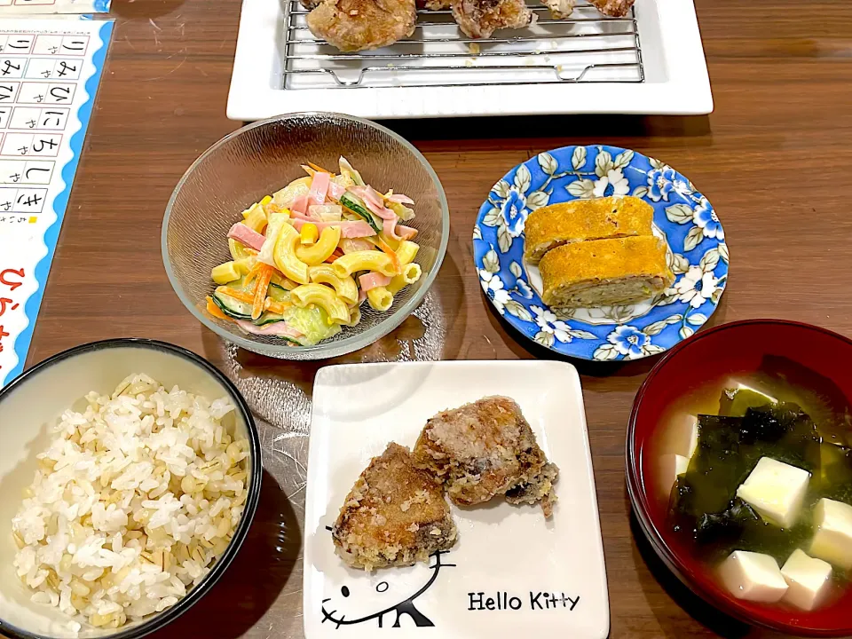 鰤の竜田揚げ　豆腐とわかめの味噌汁　白子とネギの卵焼き　マカロニサラダ|おさむん17さん