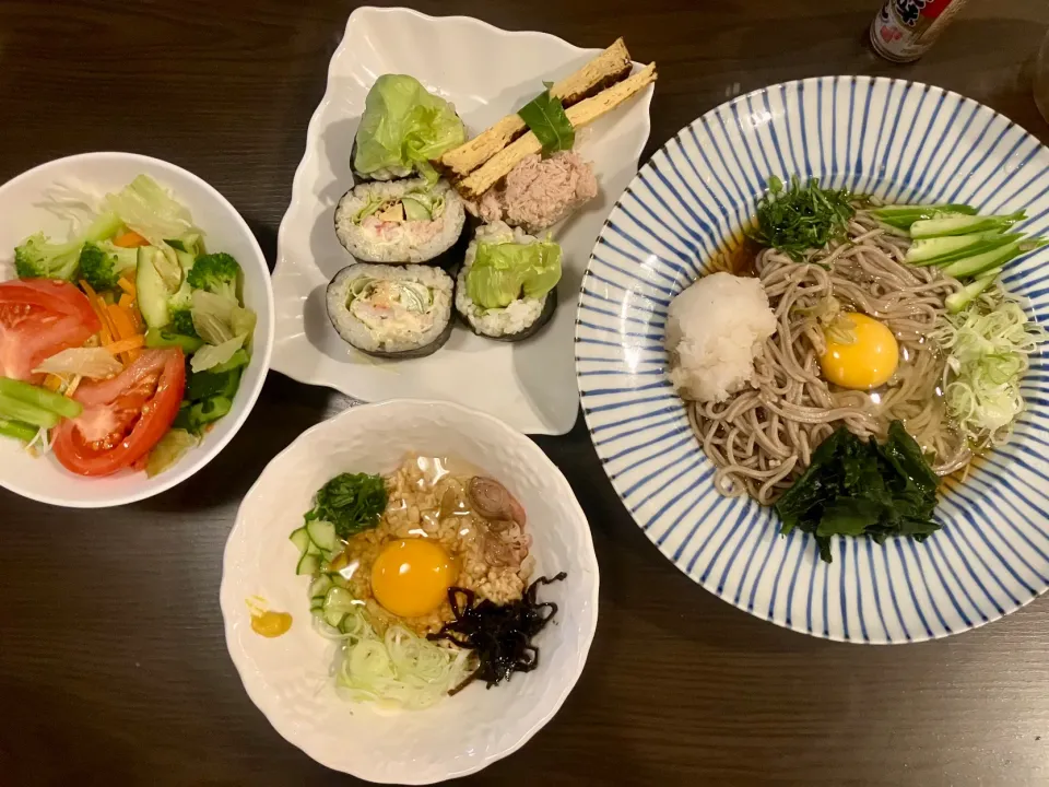 Snapdishの料理写真:⚫︎冷やしおろしそば
⚫︎サラダ巻き(スーパー惣菜コーナー仕様)
⚫︎端材ネタ寿司
⚫︎ありあわせ野菜サラダを手作りドレッシングで
⚫︎納豆卵|tatsuponさん