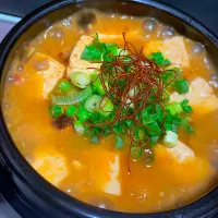 Snapdishの料理写真:熱々そのまま麻婆豆腐丼😋|ひとさんさん