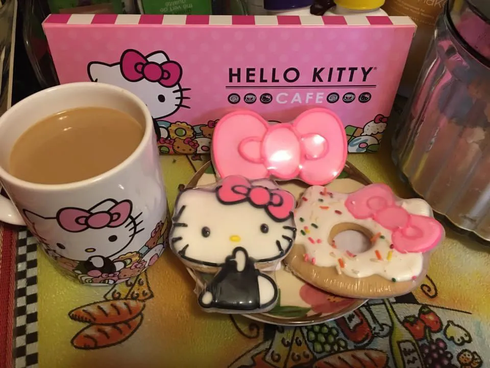 Hello kitty coffee and cookies|🌺IAnneさん