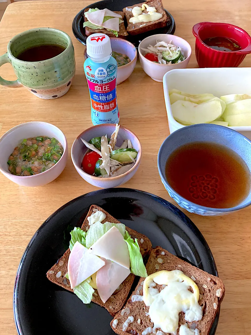 朝ごはん☺︎雑穀パンにハムレタスチーズをサンドして🌱|さくたえさん