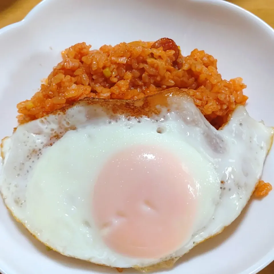 ケチャップライスに目玉焼き|しまだ ちえこさん