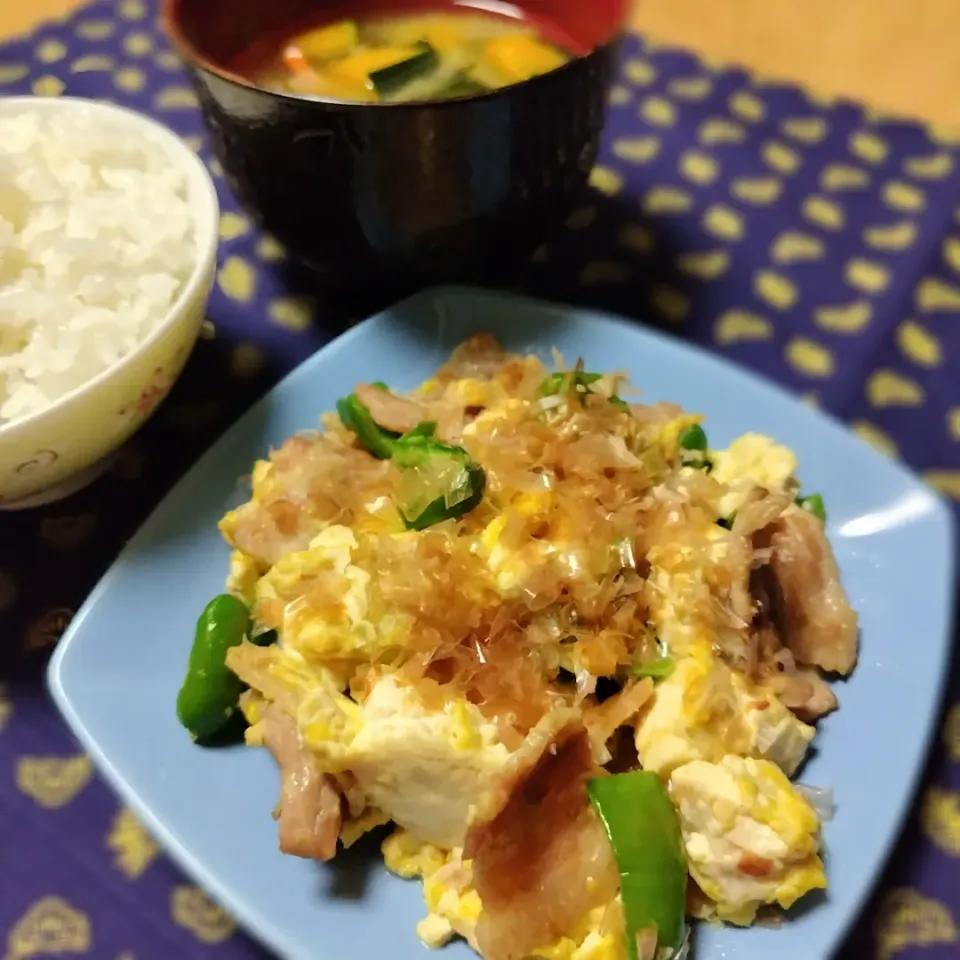 豚バラ豆腐チャンプルー
かぼちゃとわかめの味噌汁|万葉さん