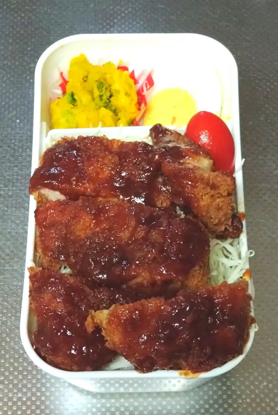 デミカツ丼弁当|黒川克博さん