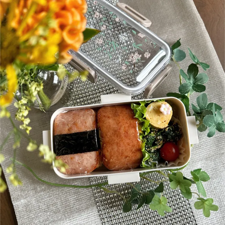 9/6❤︎自分用スパムおにぎり弁当🌱
（プレーンチーズ、焼肉タレチーズ）

おはようございます☀
今日は仕事の一日研修があるのでお弁当にしました🥰

＊ お昼ごはん
＊ 自分弁当
＊ スパム
＊ たまご焼き
＊ スパムおにぎり 
＊ ほうれん草胡麻和え|Makinsさん