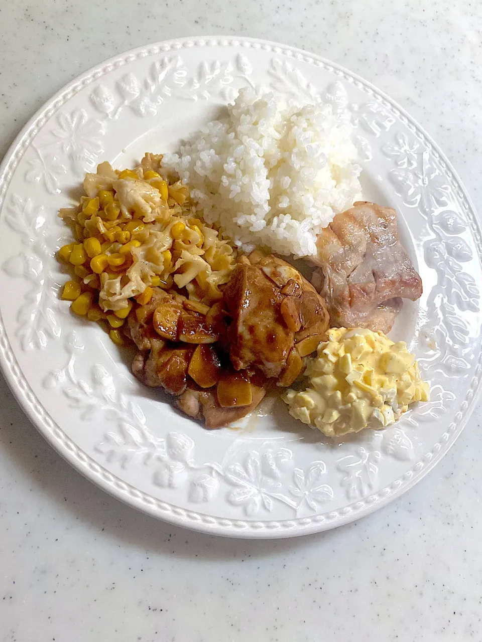 鶏もも肉赤ワイン煮と白ワイン煮|こっぷさん