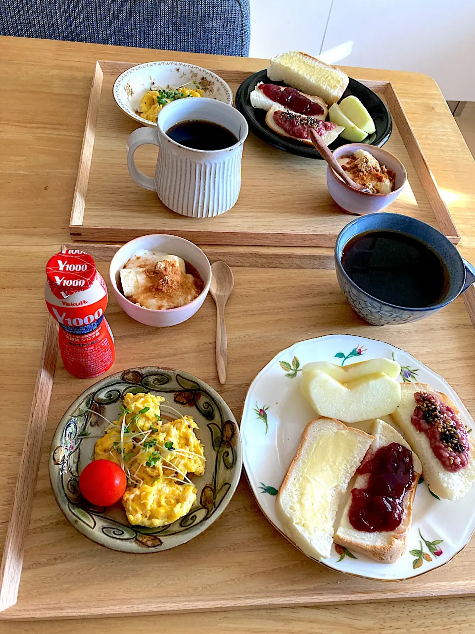 朝食🌱米粉パンに発酵あんことぶどうジャムを載せて|さくたえさん