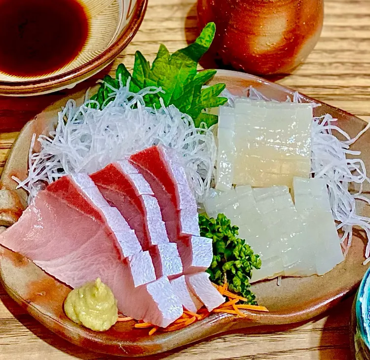 前夜祭だから？
お刺身de晩酌スタート💦
炊き込みご飯&豚汁添えて晩ごはん|ばくあんしゃさん