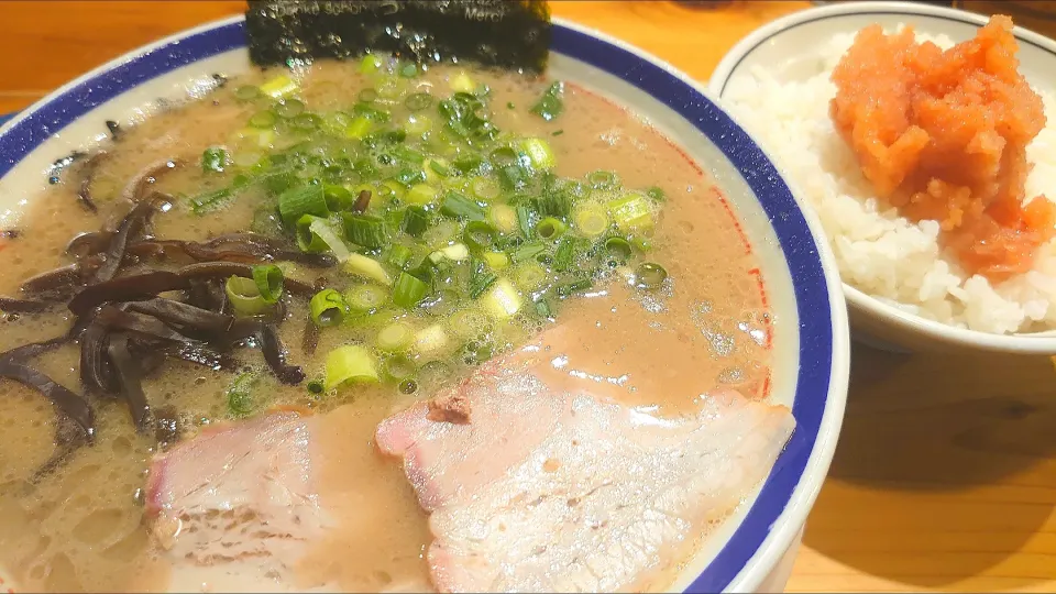 【食べログ ラーメンTOKYO 
2017～2023選出店】 
博多長浜らーめん 田中商店 本店 
らーめん（麺やわ、850円） 
＋明太子ごはん（300円） 
@つくばエクスプレス六町14分
24217 (234,107)|大脇さん