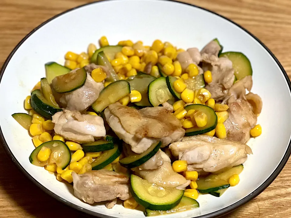 ☆鶏肉と夏野菜のバター醤油炒め|まぁたんさん