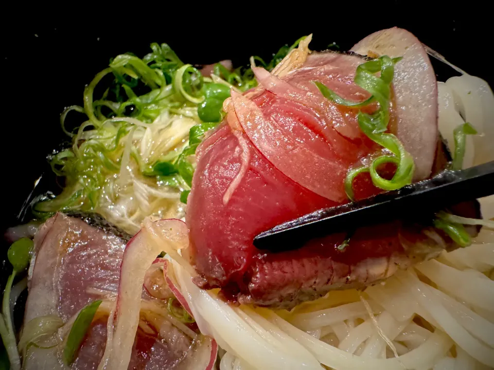 生鰹の藁焼きタタキそうめん|半田手延べそうめんの店 阿波や壱兆さん