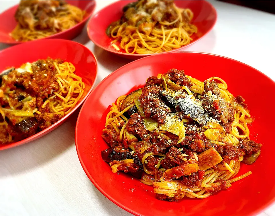 Snapdishの料理写真:ごろごろ肉と茄子のミートソーススパゲッティ|shioshioさん