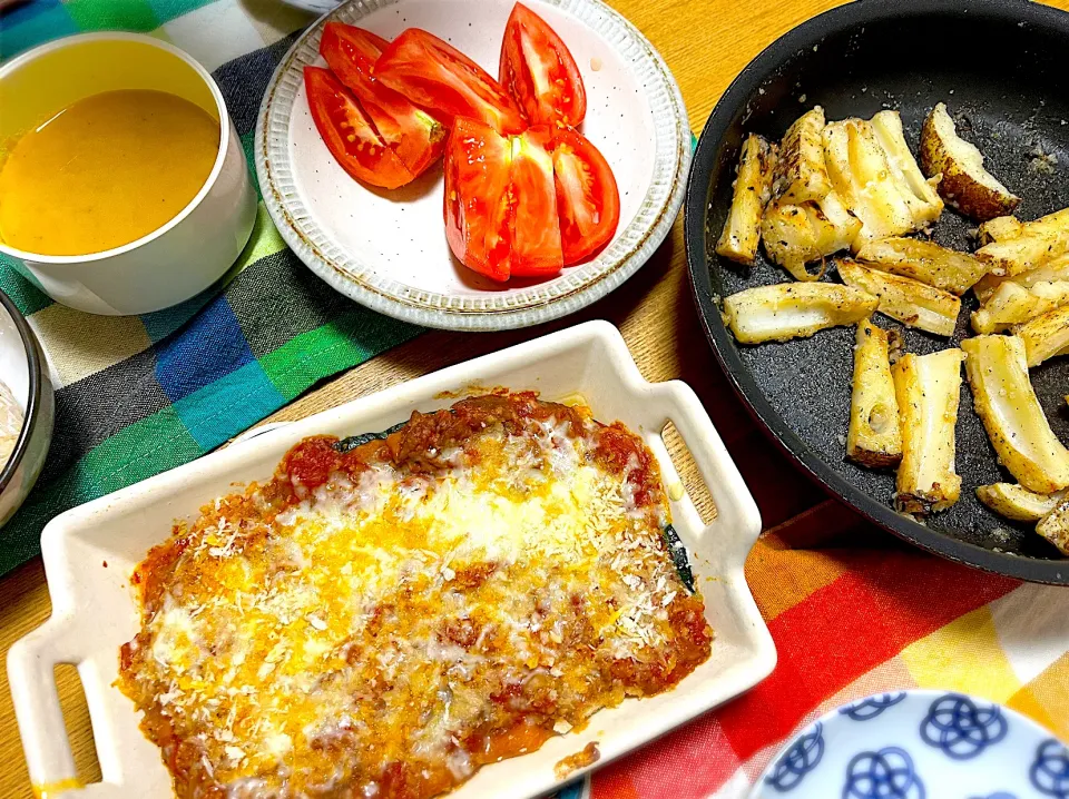 ホットクックでカボチャスープ🎃、れんこん塩麹焼き、ミートソースかぼちゃチーズ焼き🧀|1614さん