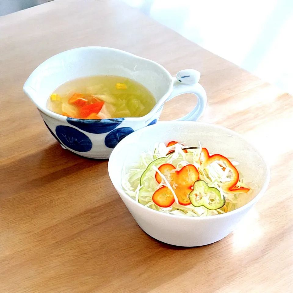 3色ピーマン入りサラダと残野菜スープ|りょうりょうさん