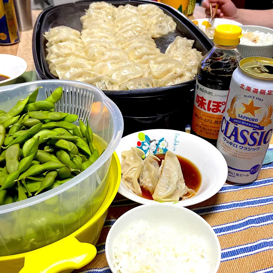 お夕飯　ホットプレートで餃子🥟|renharuruさん