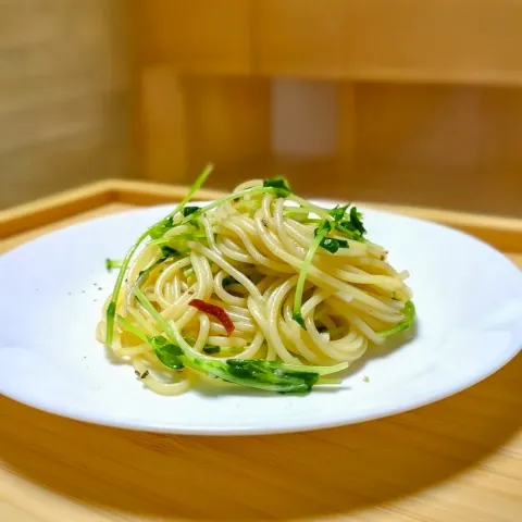 「減塩こんぶ茶」を使ってみたSnapdishの料理・レシピ写真:おいしく減塩✨豆苗ペペロンチーノ　　　　　　　　　　　　