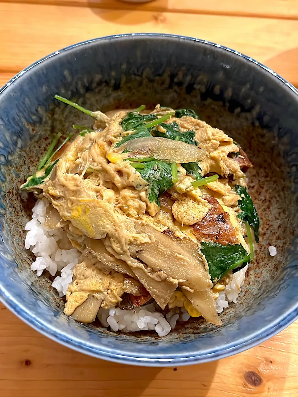 うなぎとごぼうの卵とじ丼|ぺろたんさん