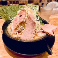 Snapdishの料理写真:家系ラーメン全部乗せ🍜