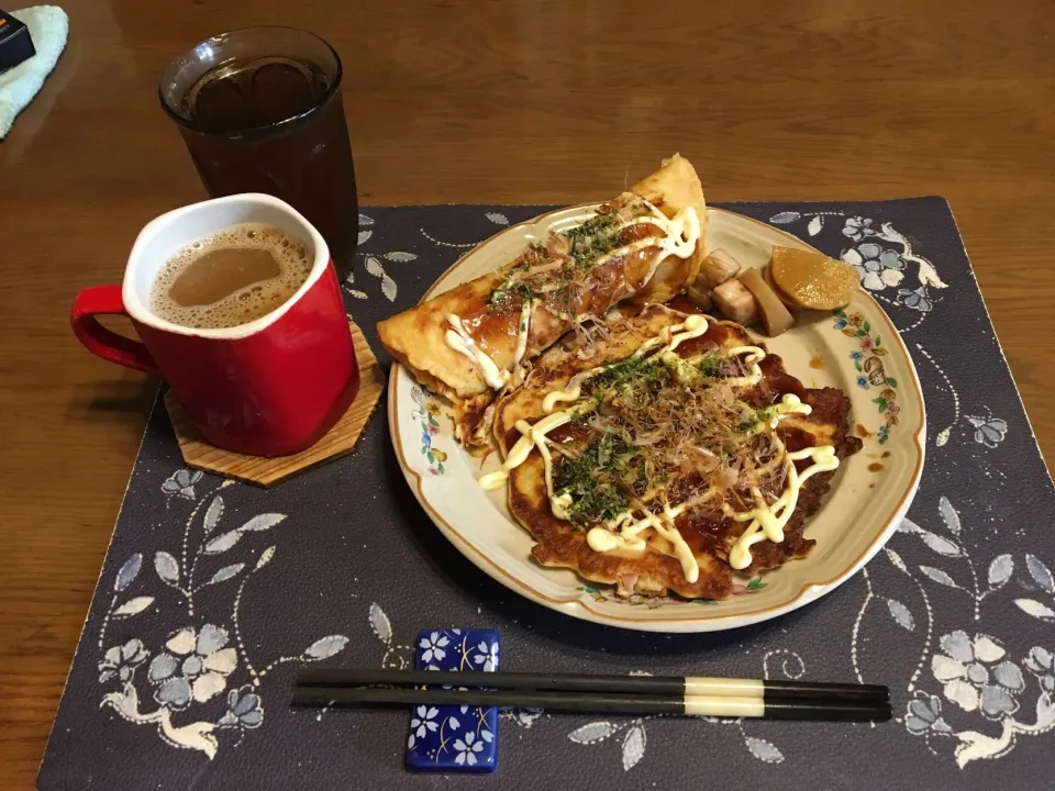 お好みロール、お好み焼き、沢庵、鮪ソテー、ホットコーヒー、麦茶(朝ご飯)|enarinさん